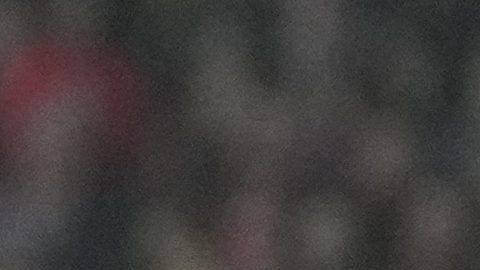 Pau Cubarsi defiende el ataque de Cherif Ndiaye durante el partido de Champions League entre el Estrella Roja y el Barcelona.