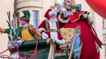 La llegada de Santa Claus en su trineo es uno de los momentos más anhelados por los espectadores en el desfile de Macy's.