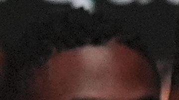 Jake Paul reacciona tras haber sido abofeteado por Mike Tyson.