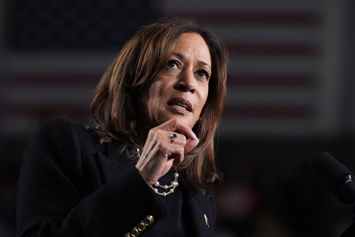 Kamala Harris: campaña admite elección ajustada “increíblemente” y pide calma