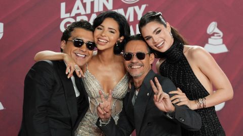 Christian Nodal, Angela Aguilar, Marc Anthony y Nadia Ferreira en los Latin Grammy.