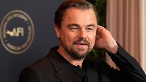 La estadía de Leo en Fiyi volvió a colocar al actor bajo los reflectores.