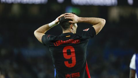 El delantero del Barcelona Robert Lewandowski, durante el partido de LaLiga entre Real Sociedad y FC Barcelona.