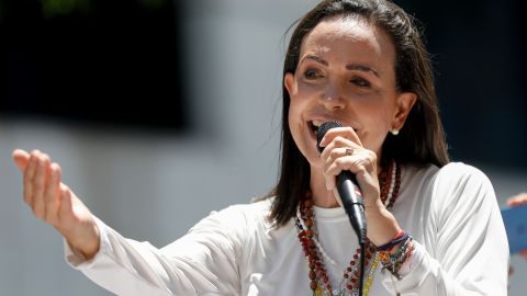 María Corina Machado pide a la justicia internacional forzar a Maduro a salir del poder