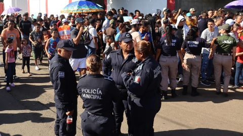 Migrantes en frontera sur de México apresuran trámites previo a comicios en EE.UU.