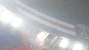 Hinchas del Paris Saint-Germain desplegaron el "tifo" en el partido de Champions League ante el Atletico Madrid.