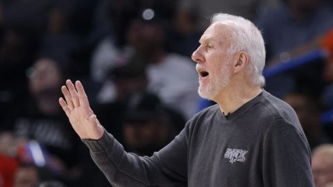 Gregg Popovich en un juego ante Oklahoma City Thunder.