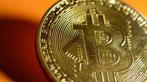Hace aproximadamente 15 años, el valor de un solo Bitcoin era de apenas $0.00099.
