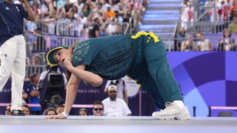 Rachael Gunn, conocida como Raygun, durante los Juegos Olímpicos de París 2024.