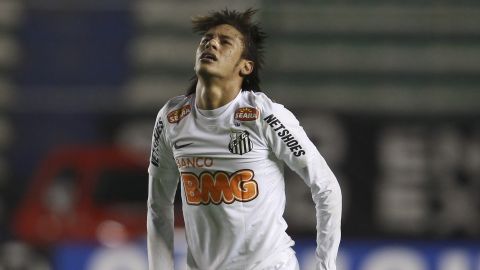 Neymar durante un partido de Copa Libertadores con el Santos en 2012.