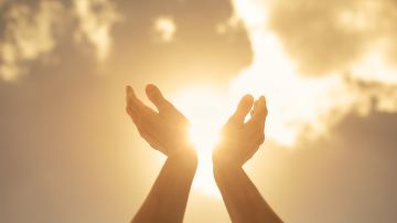 Worshiping,Hands,Up,To,The,Bright,Golden,Sunlight