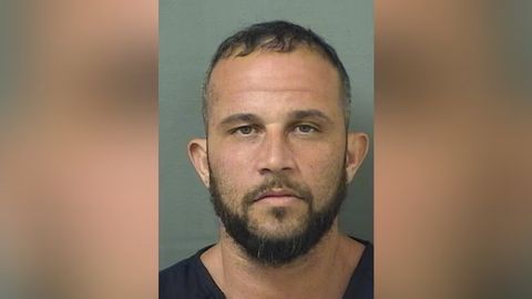 La víctima murió en la escena tras múltiples heridas.