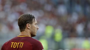 Francesco Totti en un partido entre la Roma y Genoa en 2017.