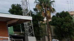 El barro cubre por completo un campo de fútbol en Sedaví, Valencia.