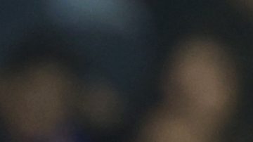 Lamine Yamal evita un tacle del jugador del Espanyol Carlos Romero.