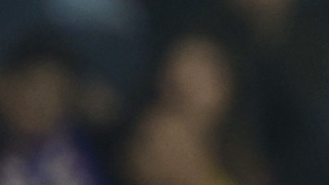 Lamine Yamal evita un tacle del jugador del Espanyol Carlos Romero.