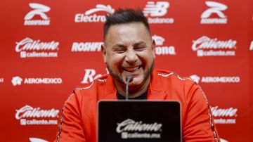 Antonio Mohamed durante la presentación con Toluca.