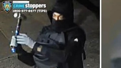 Tres sospechosos de robos violentos a joyerías en NYC.