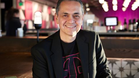 Diego Osuna, líder de estrategia de marketing para hispanos en T-Mobile.