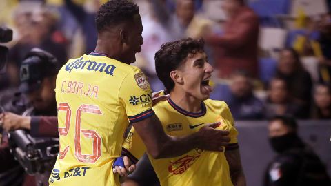 Cristian Borja y Alejandro Zendayas celebran el título del América en la Liga MX.