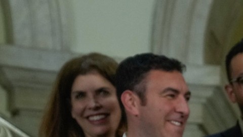 Analistas proyectan meses de muchas confrontaciones entre los líderes del Concejo y el mandatario municipal en un año marcado por el regreso de Trump a la Casa Blanca