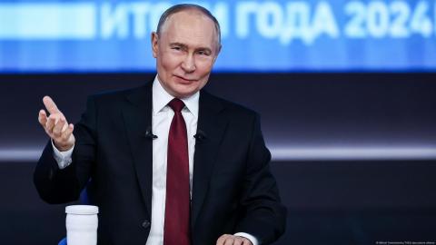 Putin dijo que se reunirá con Al Asad, quien pidió asilo en Rusia.