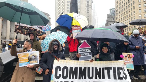 Pese a la lluvia se realizó ayer una manifestación en Foley Square, Manhattan