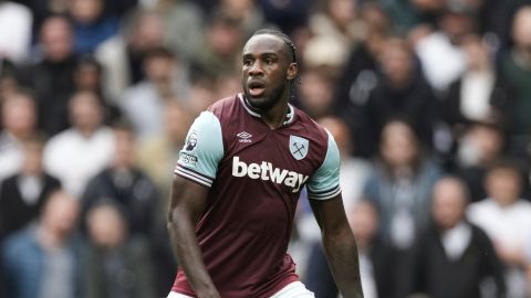 Michail Antonio durante un partido entre el West Ham y el Tottenham Hotspur.