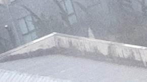 La aeronave golpeó una chimenea, una casa y una mueblería, dijeron las autoridades