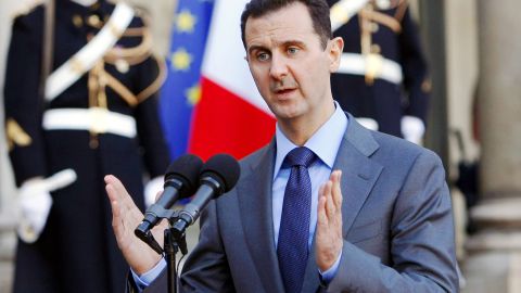 Los suegros de Bashar Al Asad huyeron de Reino Unido y al parecer se encuentran en Rusia.