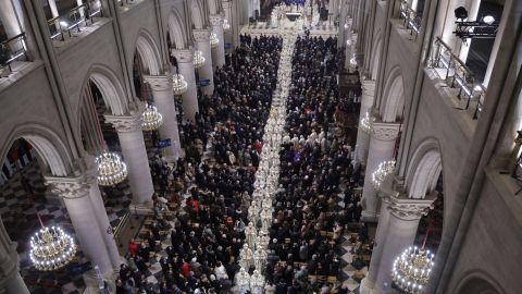 La primera misa dominical fue oficiada por el arzobispo Laurent Ulrich.