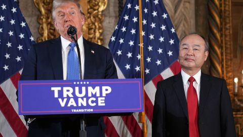 Donald Trump y Masayoshi Son se reunieron en Mar-a-Lago, Florida.