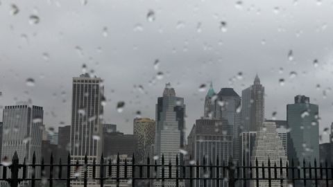 Un experto indicó que los viajes en la mañana y en la tarde del martes podrían verse ralentizados por lluvias torrenciales e inundaciones localizadas.