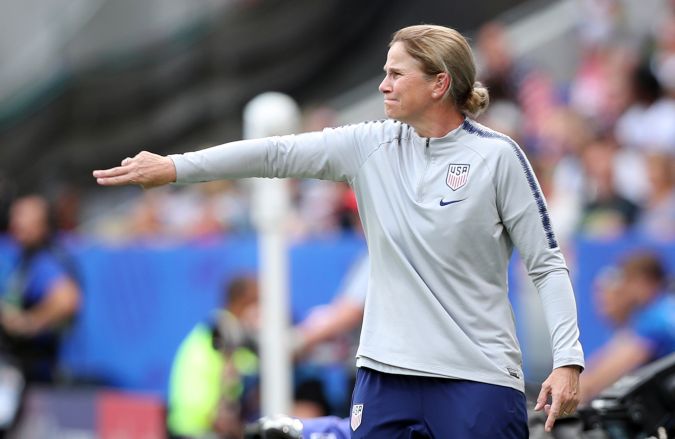 Jill Ellis en su etapa como entrenadora de Estados Unidos.