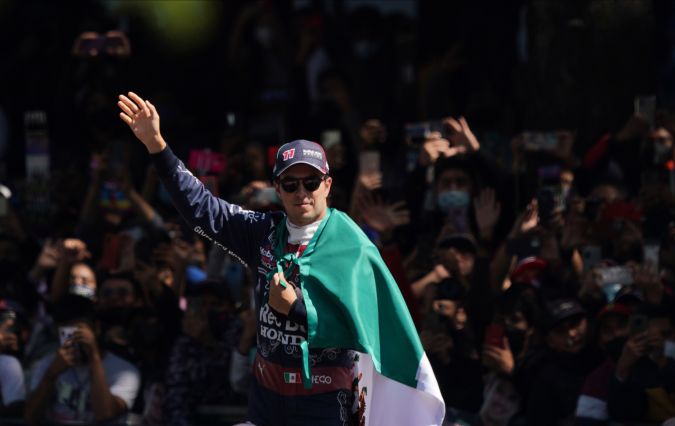 Checo Pérez durante el Gran Premio de México.