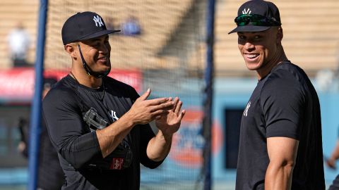 Aaron Judge (R) y Giancarlo Stanton (L) liderarán la ofensiva de Yankees en 2025.