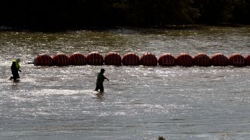 Eagle Pass es la zona donde el gobernador de Texas, Greg Abott, mandó colocar boyas con púas.