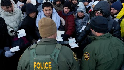 HRW documentó casos en los que los agentes de CBP impidieron a mexicanos acceder a los procedimientos de asilo.
