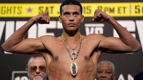 David Benavidez durante el pesaje de su pelea ante Oleksandr Gvozdyk.