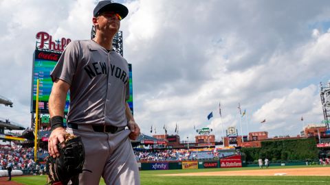 DJ LeMahieu durante un encuentro ante Philadelphia Phillies.