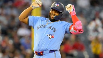 Vladimir Guerrero Jr. durante un encuentro ante Los Angeles Angels.