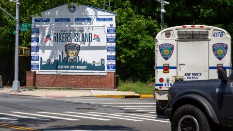 podría ser liberado de Rikers Island cerca del 18 de diciembre tras recibir atención mínima de salud mental.