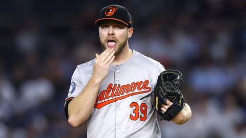 Corbin Burnes firmó el contrato más grande de la historia para un derecho con Dbacks