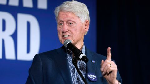 Clinton fue hospitalizado el lunes.