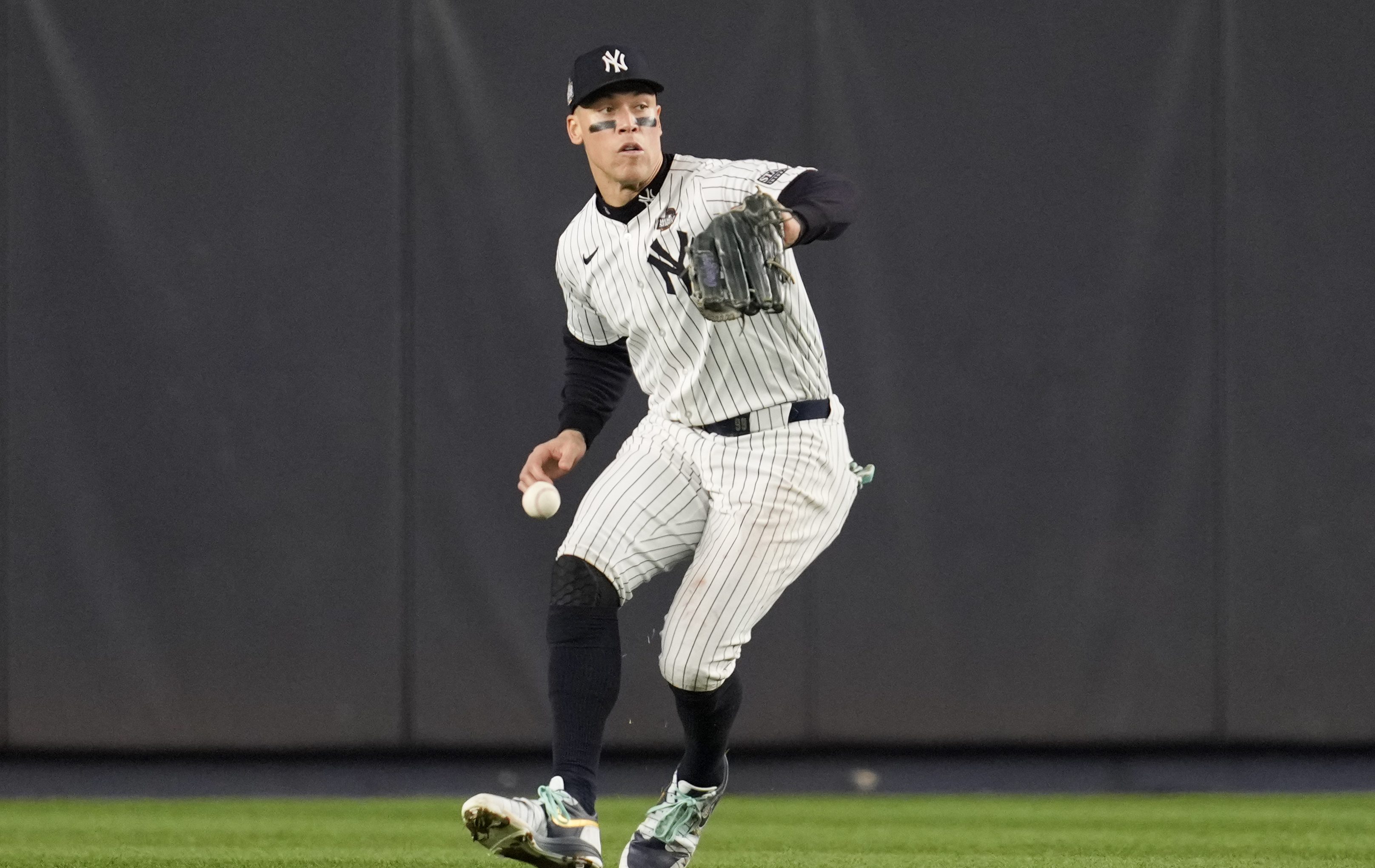 $43,000 dólares por la pelota que dejó caer Aaron Judge en la Serie Mundial  - El Diario NY