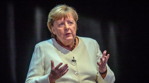 Merkel está actualmente en Estados Unidos donde el lunes presentó su autobiografía "Freedom" en una conversación en Washington acompañada del expresidente Obama.