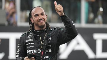 Lewis Hamilton tuvo una emotiva despedida en la fábrica de Mercedes