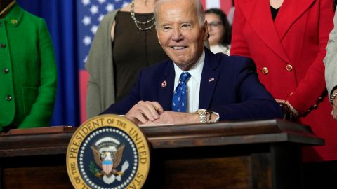 Biden señaló que la medida crea "apresuramente" nuevos puestos de jueces, sin abordar temas, sin abordar cuestiones clave.