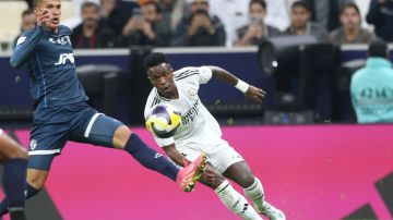 Vinícius Jr agradece a Cristiano Ronaldo por su apoyo como Jugador del Año.