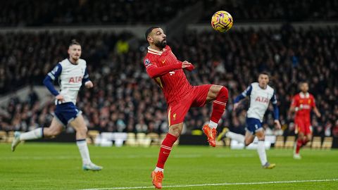 El Liverpool buscará mantener el liderato de la Premier League.